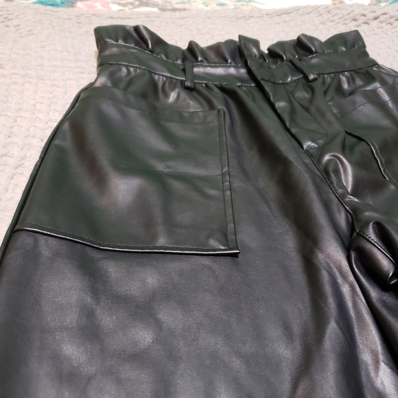 Who What Wear Black Faux Leather Paperbag Waist Wide Leg Pants Size 4 - Picture 4 of 12